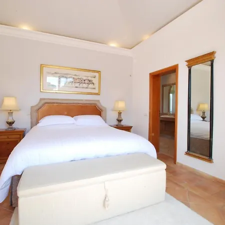 Vale Do Garrao Sleeps 10 Pool Air Con Wifi Вилла